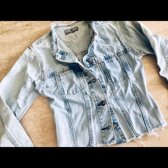 💙Maria Vazquez Jean Jacket💙 - Picture 2 of 7